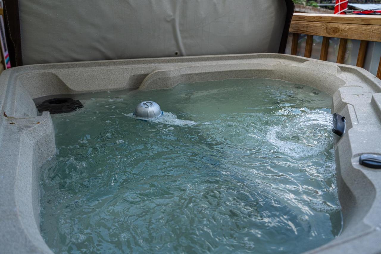 הוט ספרינגס Canary Lake Cottage W/Hot Tub At Sam'S Pizza מראה חיצוני תמונה